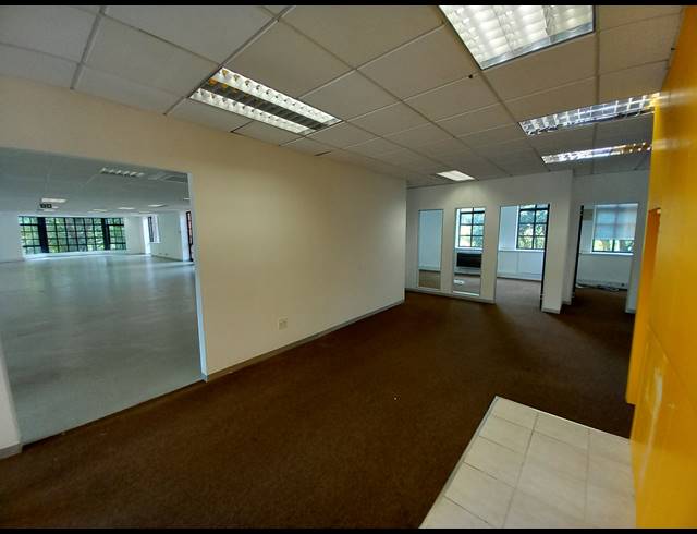396M² OFFICE TO LET IN LYME PARK